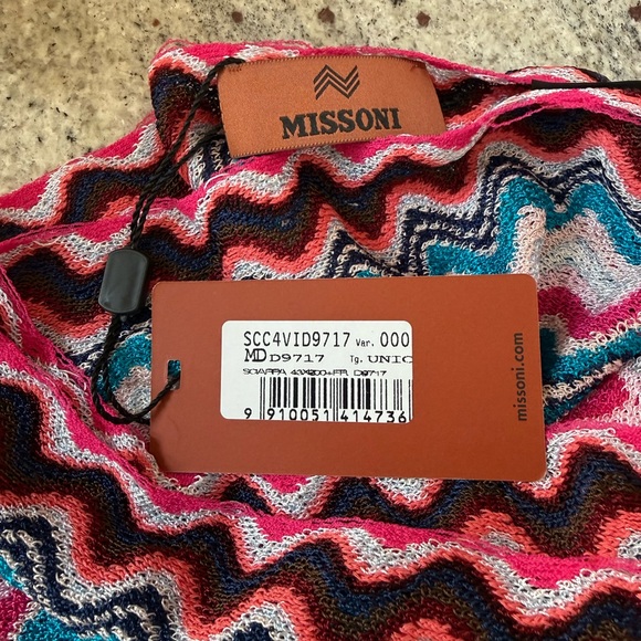 MISSONI Luxury Scarf – Made in Italy - Picture 7 of 8
